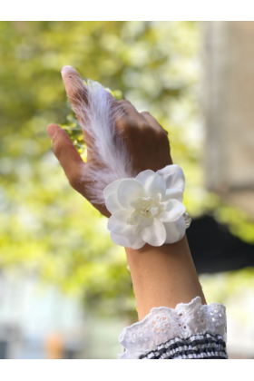 Bride to be Nedime Gelin Bilekliği Tüy ve İnci Boncuk Detaylı Beyaz Renkli Bekarlığa Veda Partisi Bilekliği 10 Adet